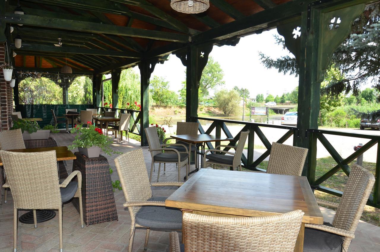 Hotel Moja Carda Temerin Extérieur photo